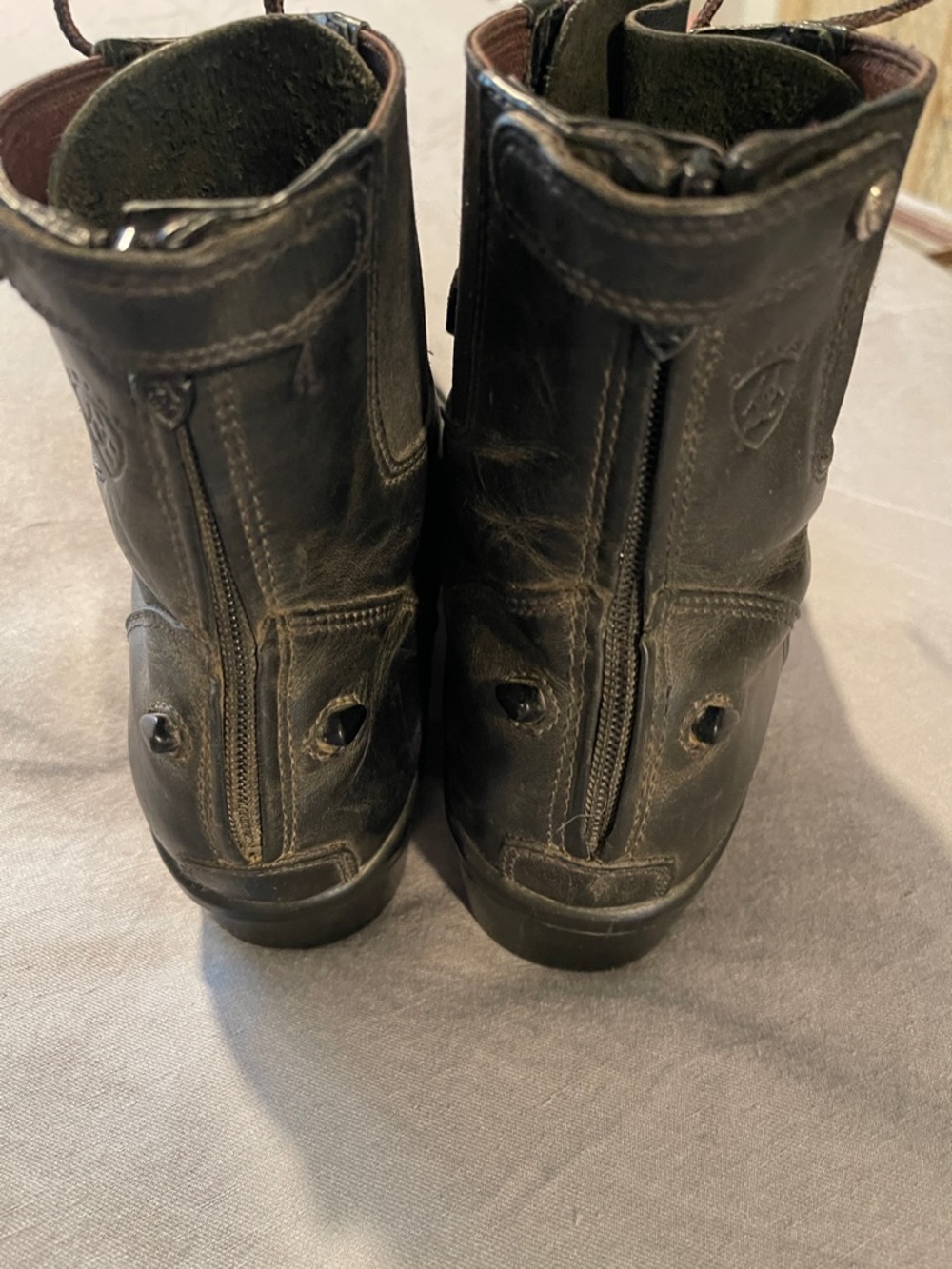 Ariat lace up boots - Picture 2 of 8